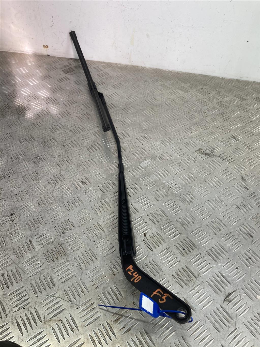 Щеткодержатель (поводок стеклоочистителя, дворник)