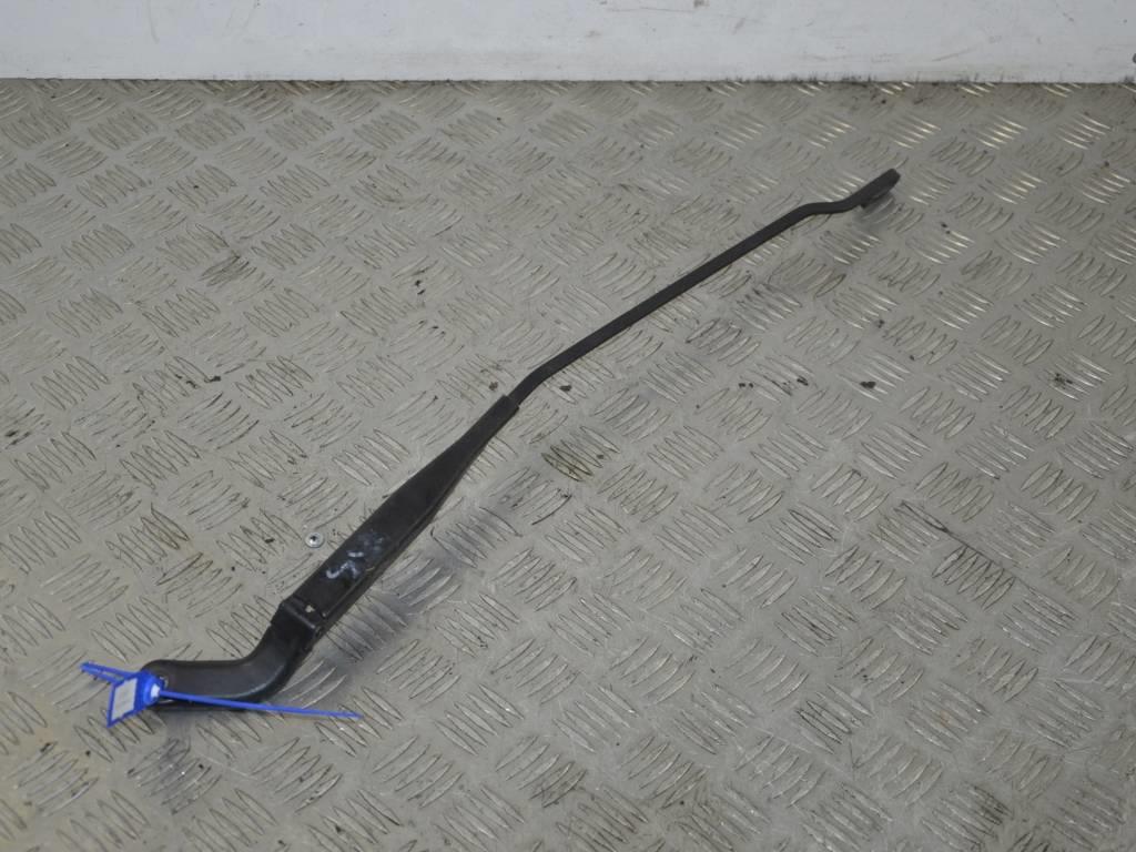 Щеткодержатель (поводок стеклоочистителя, дворник)