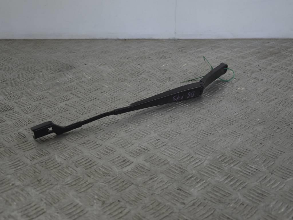 Щеткодержатель (поводок стеклоочистителя, дворник)