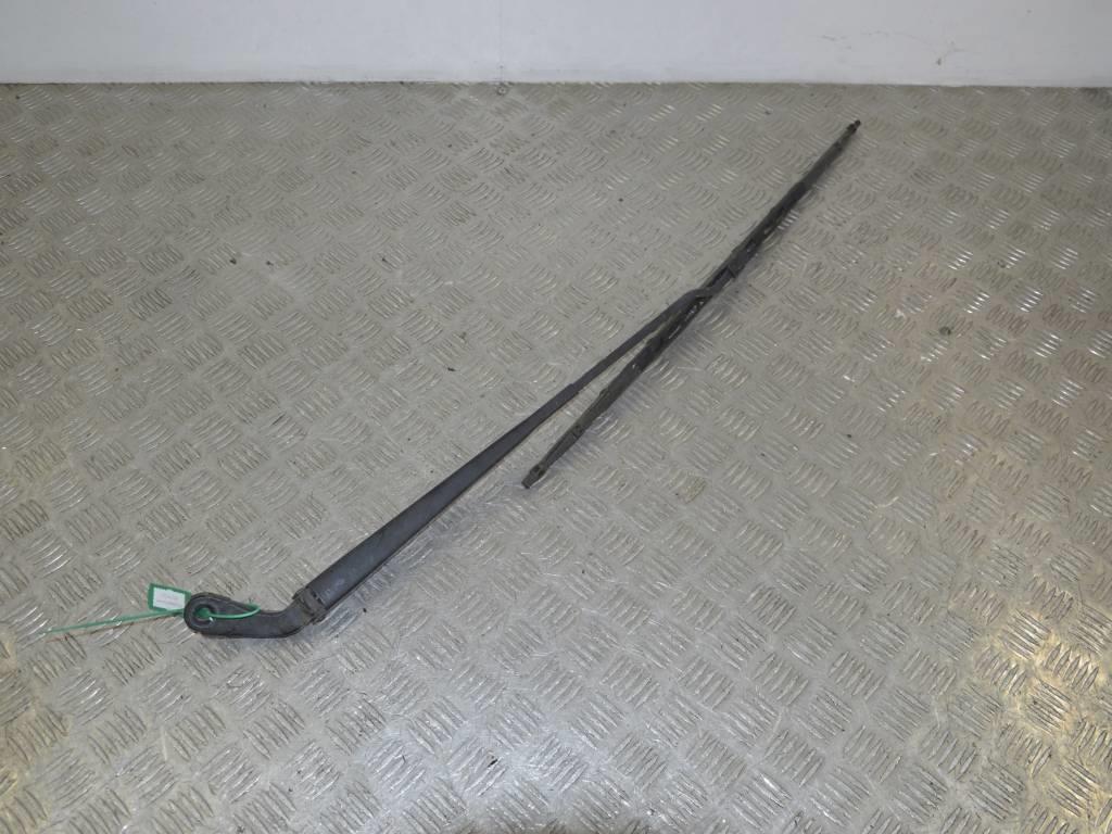 Щеткодержатель (поводок стеклоочистителя, дворник)