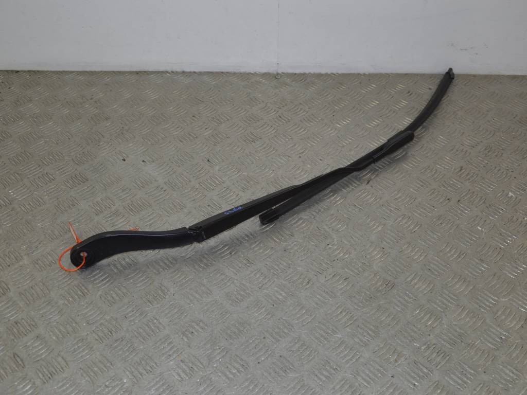 Щеткодержатель (поводок стеклоочистителя, дворник)