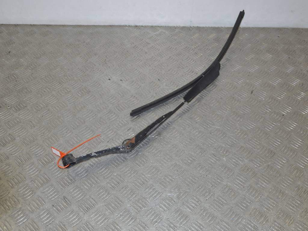 Щеткодержатель (поводок стеклоочистителя, дворник)