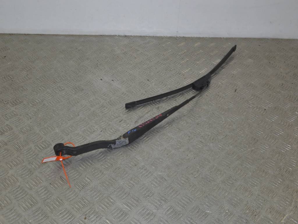 Щеткодержатель (поводок стеклоочистителя, дворник)