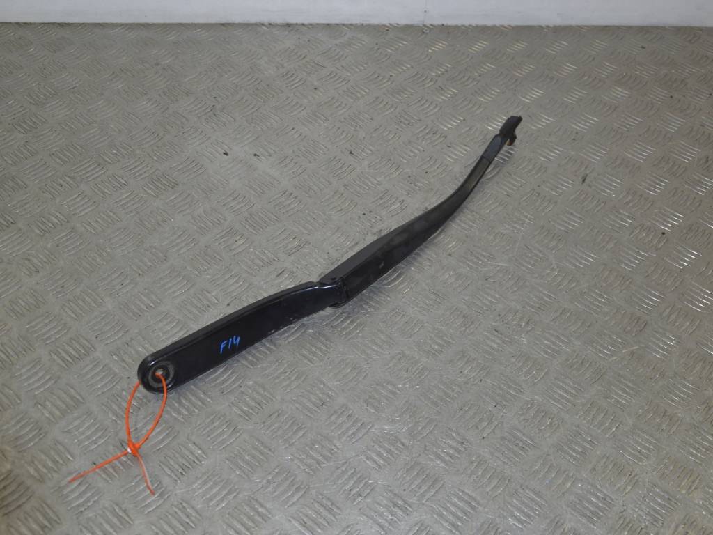 Щеткодержатель (поводок стеклоочистителя, дворник)