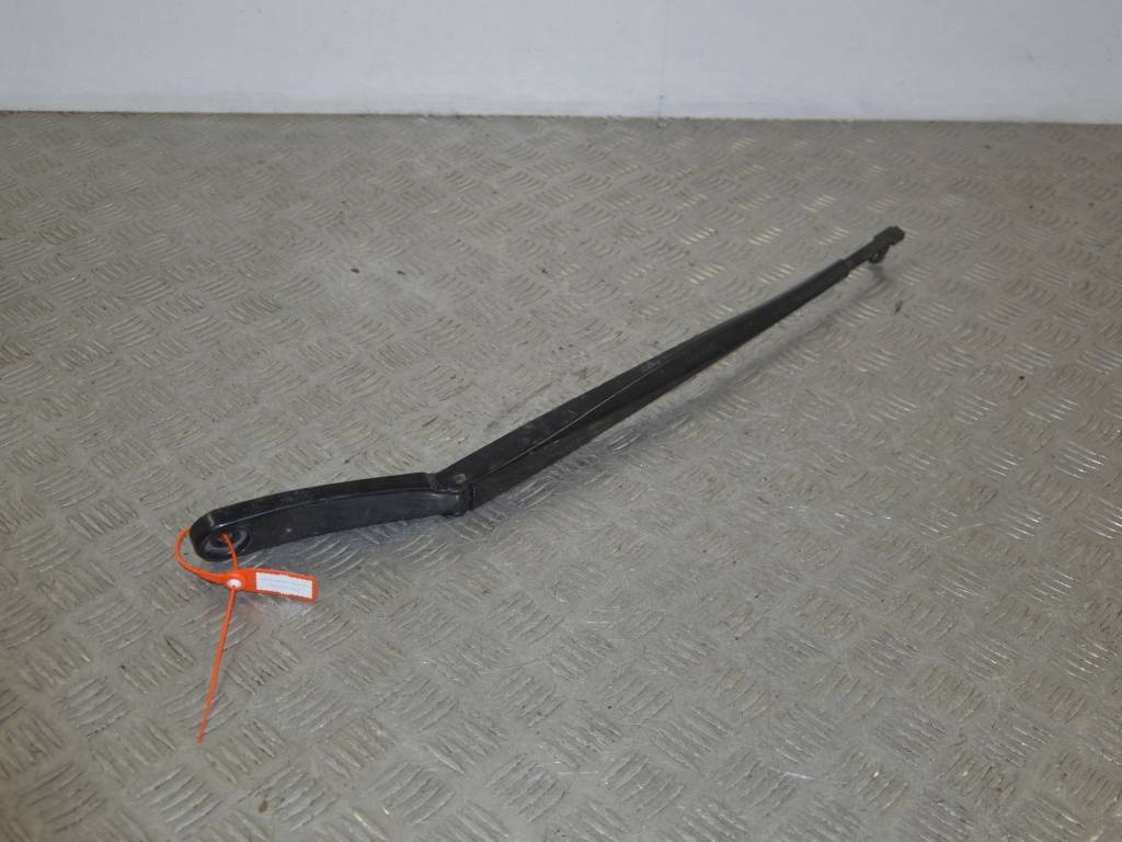 Щеткодержатель (поводок стеклоочистителя, дворник)