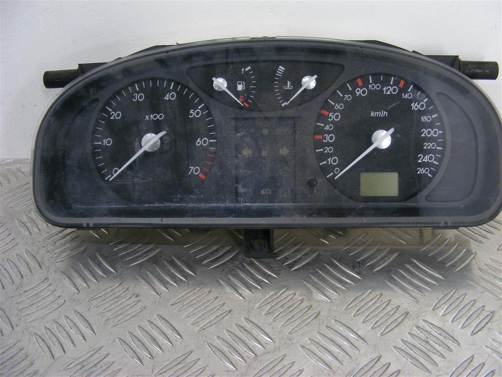 Щиток приборов (приборная панель) Renault Laguna 2 (2001-2007) 8200170293