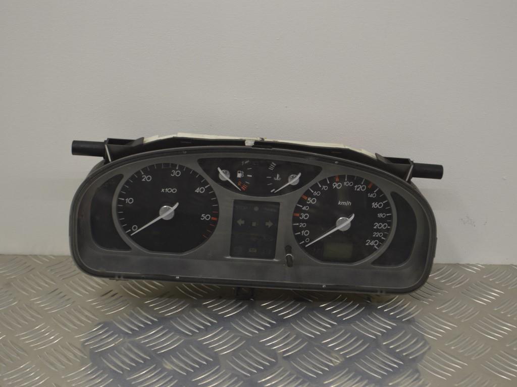 Щиток приборов (приборная панель) Renault Laguna 2 (2001-2007) 8200170305