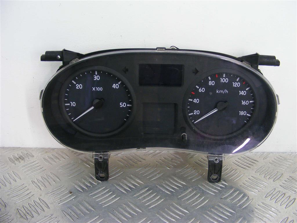 Щиток приборов (приборная панель)