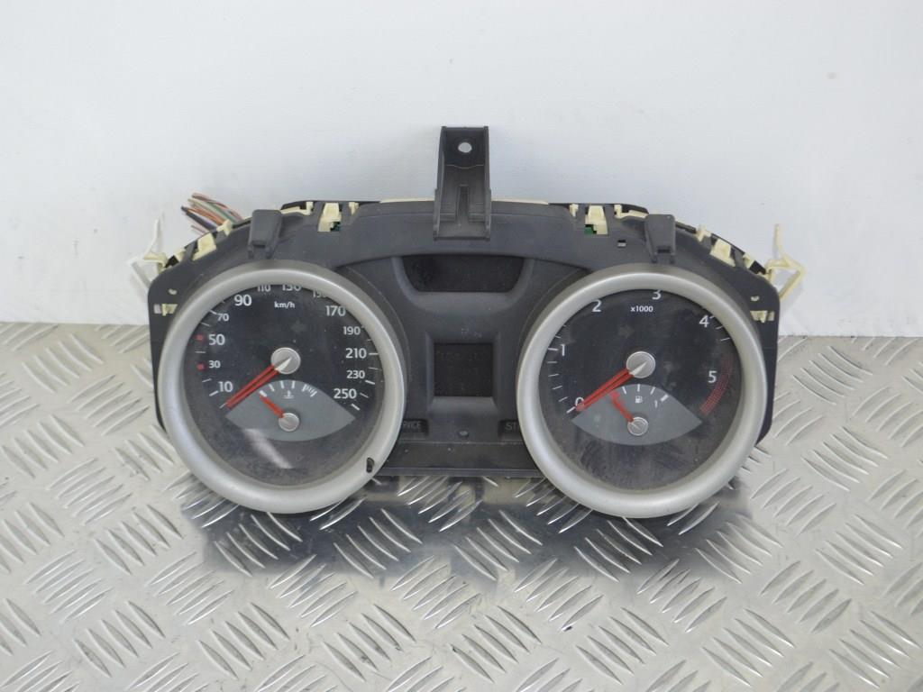 Щиток приборов (приборная панель) Renault Megane 2 (2002-2008) 8200399700