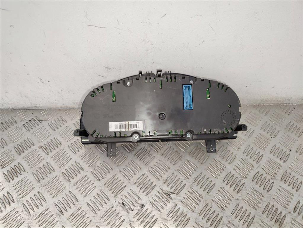 Щиток приборов (приборная панель)