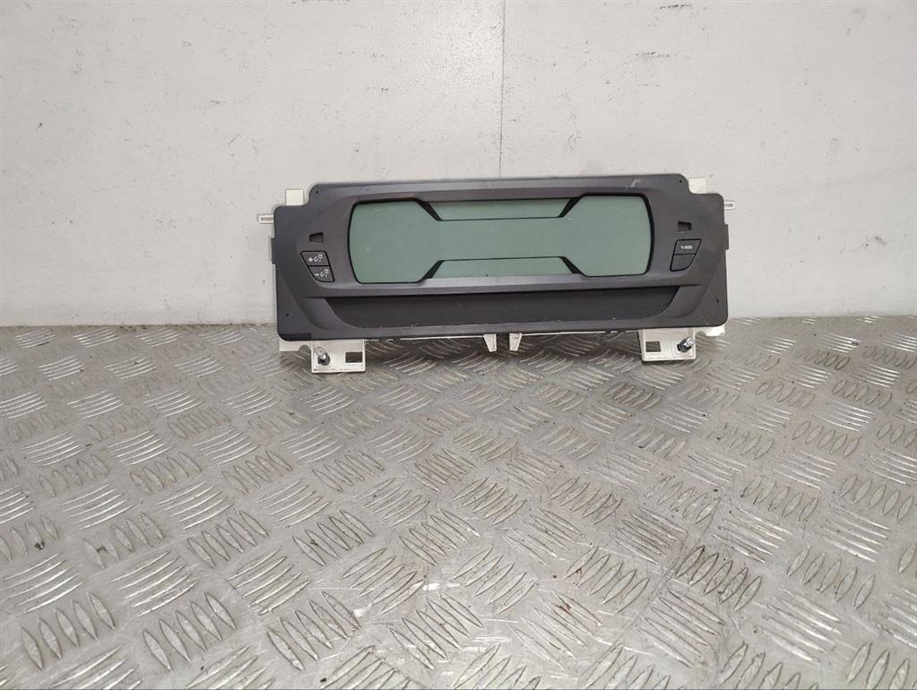 Щиток приборов (приборная панель)