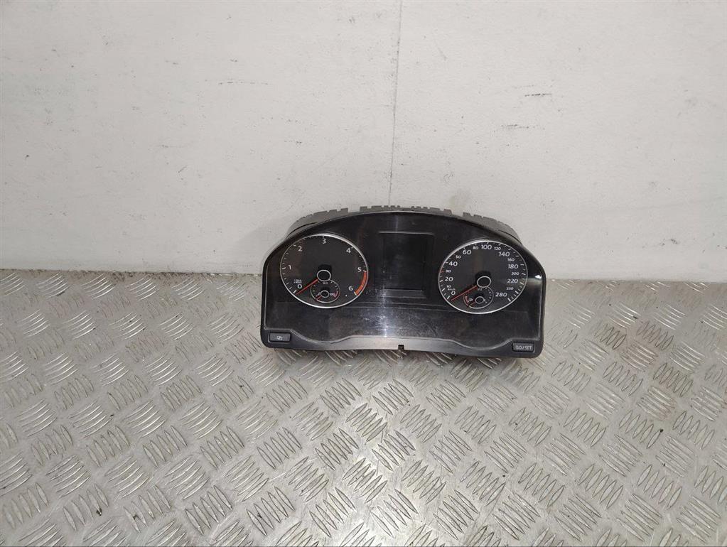 Щиток приборов (приборная панель)