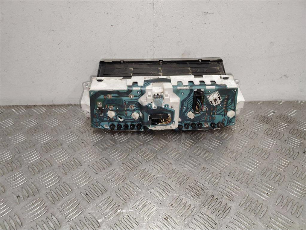 Щиток приборов (приборная панель)