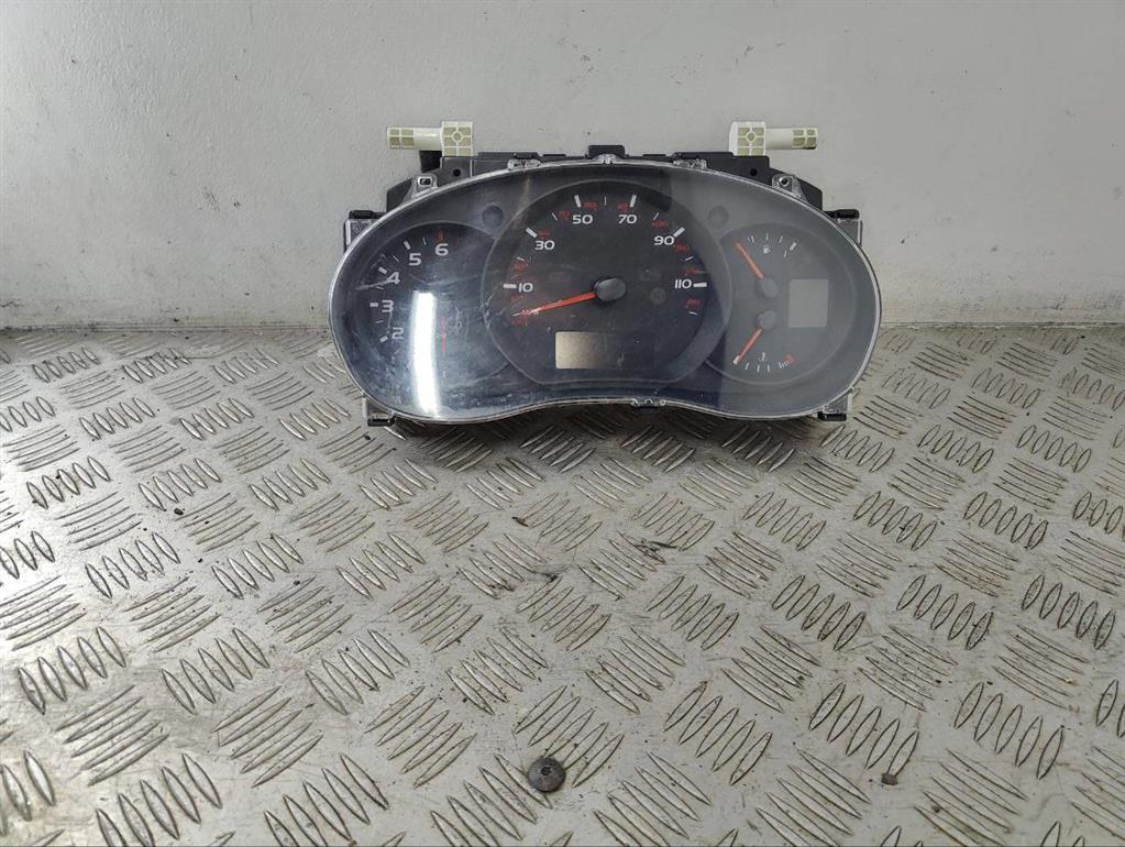 Щиток приборов (приборная панель)