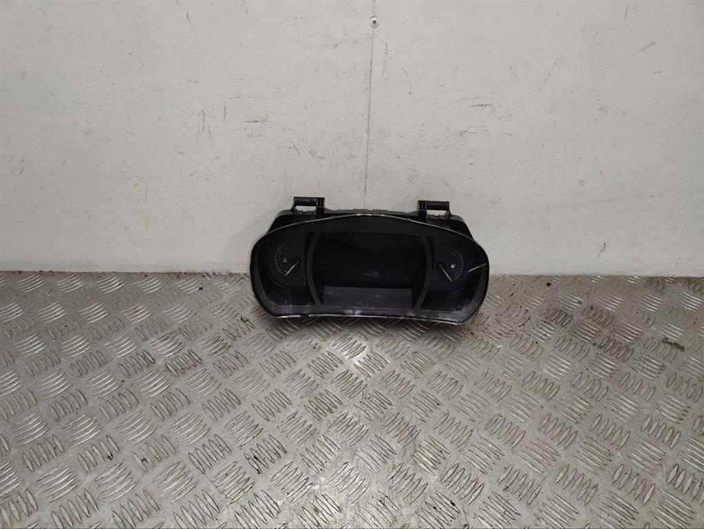 Щиток приборов (приборная панель)