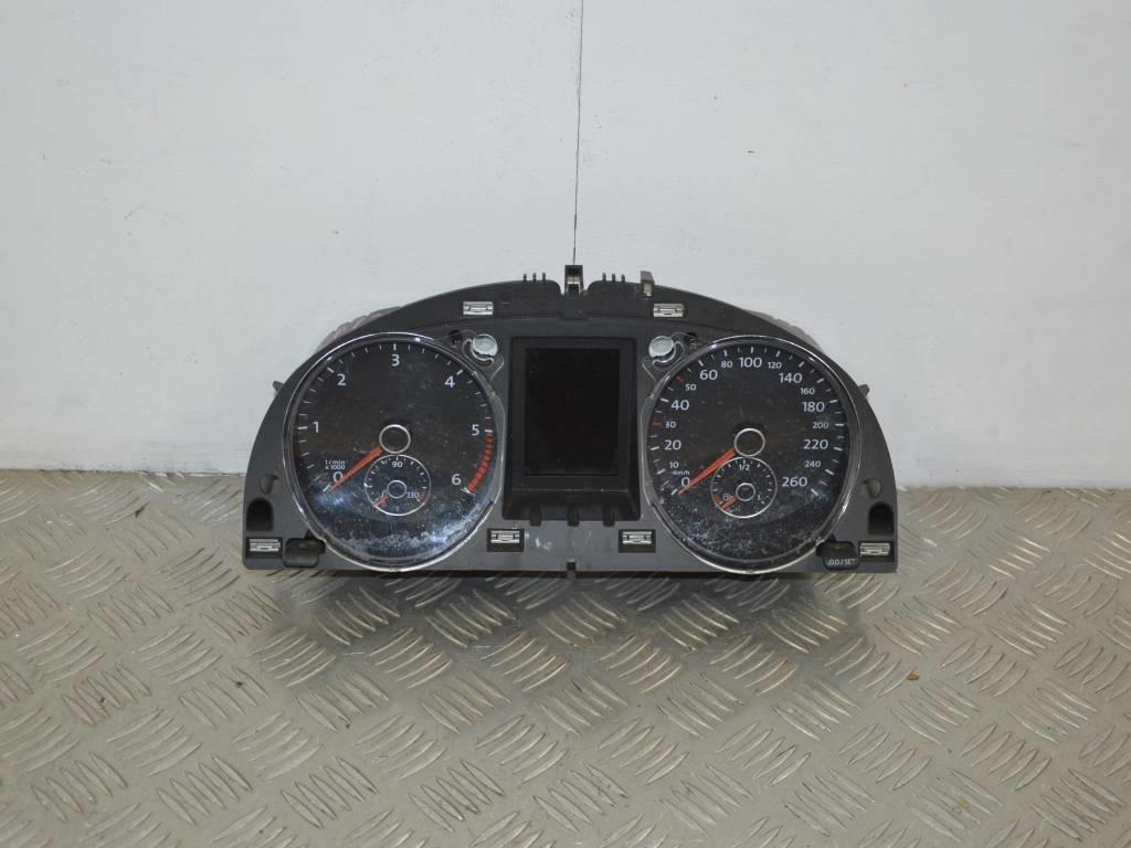 Щиток приборов (приборная панель)