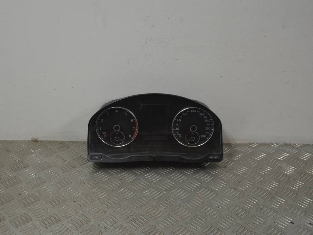 Щиток приборов (приборная панель)