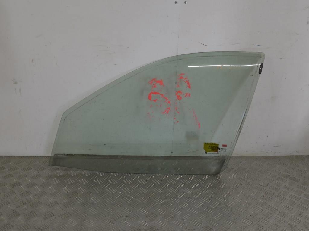 Стекло двери передней левой Renault Megane 1 (1996-2002)