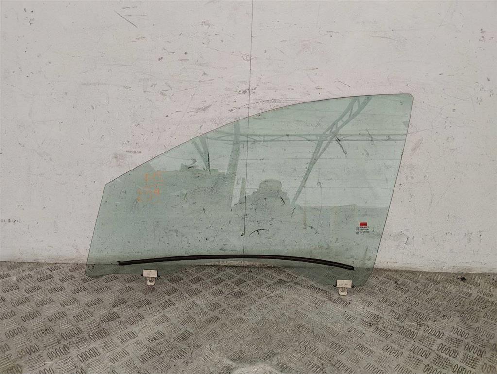 Стекло двери передней левой
