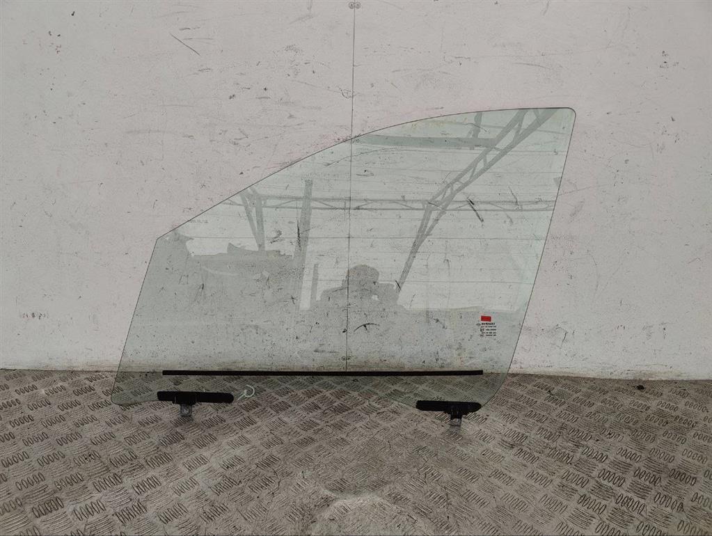 Стекло двери передней левой