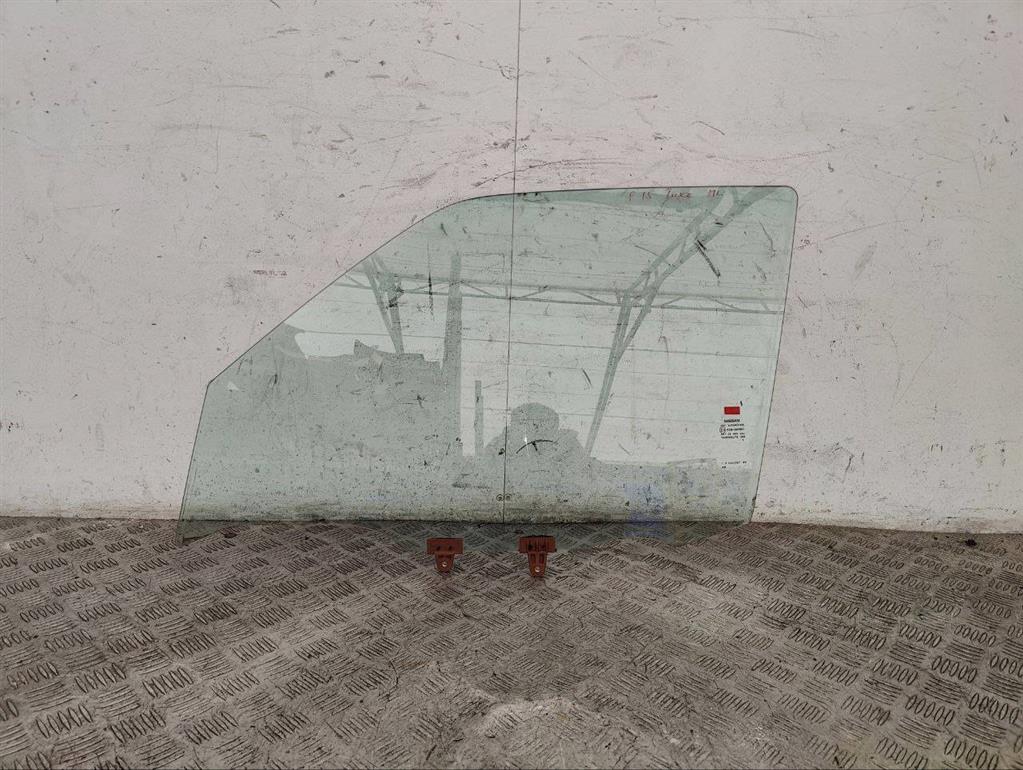 Стекло двери передней левой