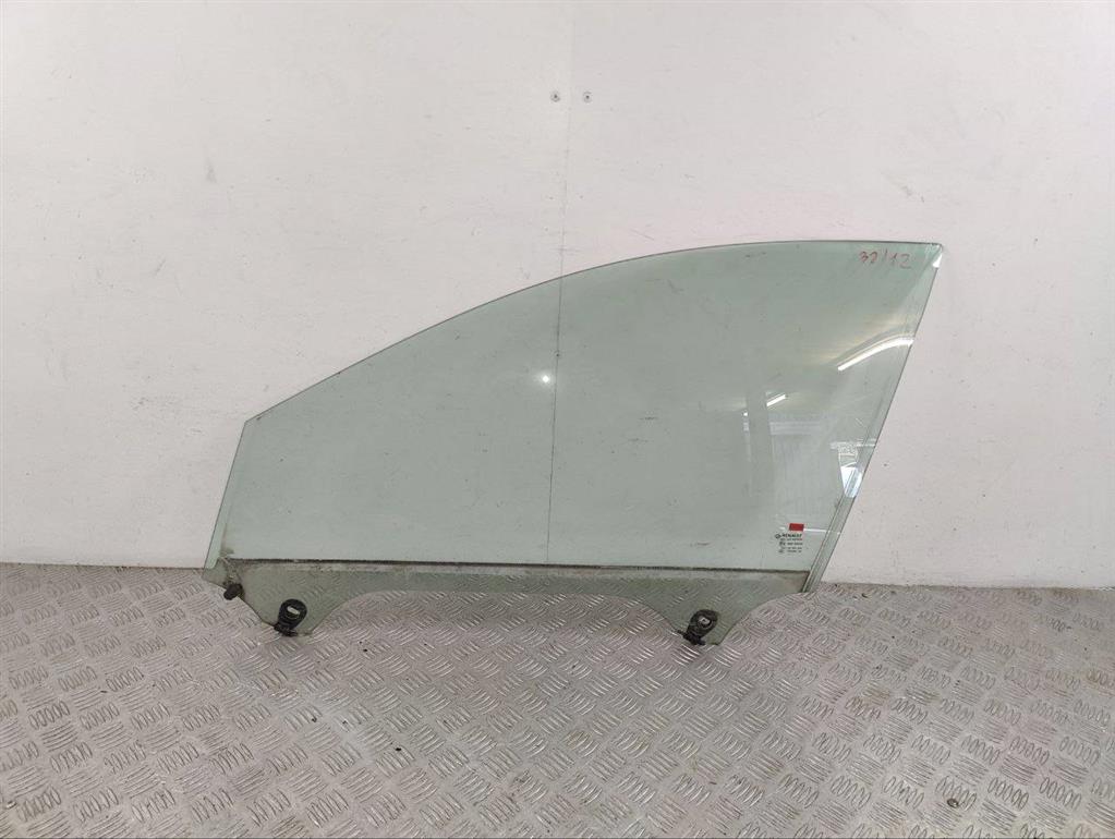 Стекло двери передней левой