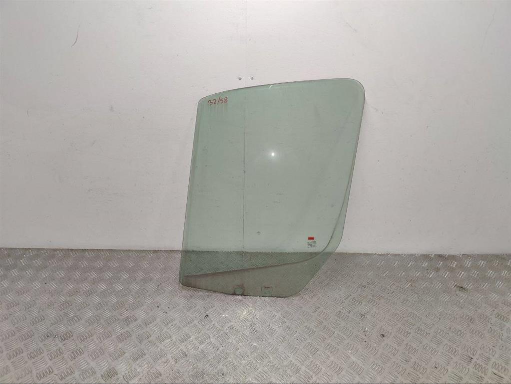 Стекло двери передней левой