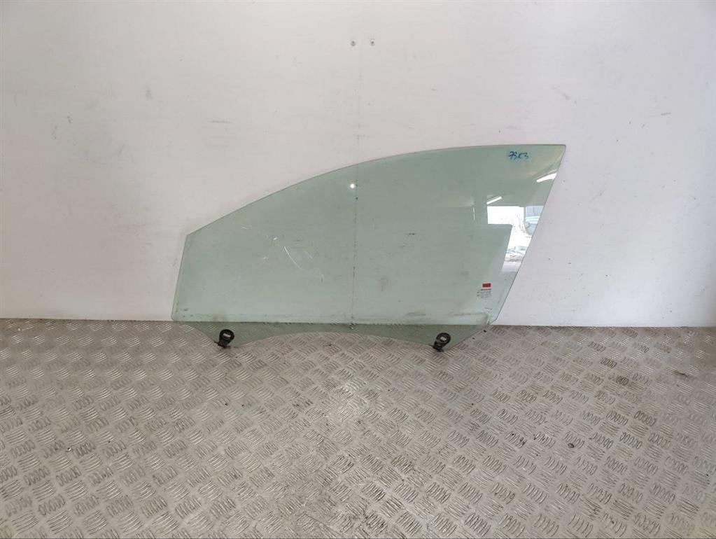 Стекло двери передней левой