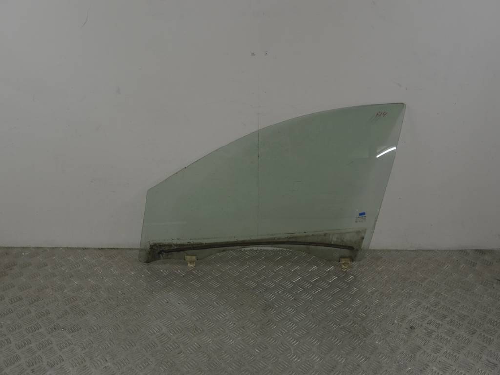 Стекло двери передней левой