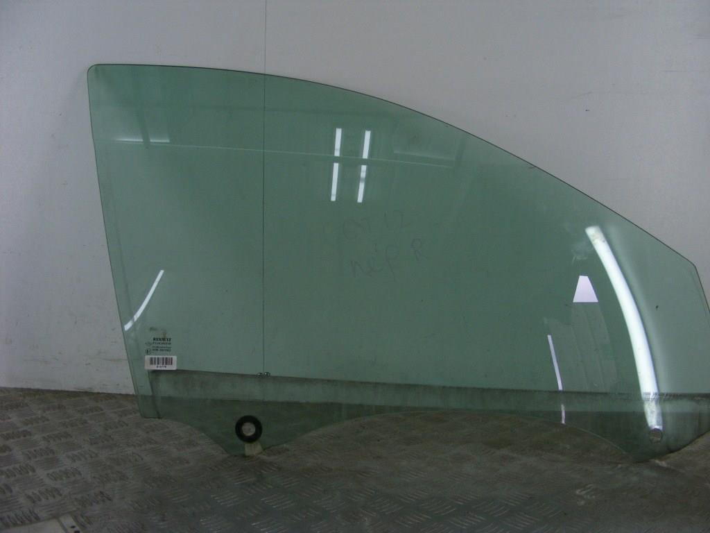 Стекло двери передней правой