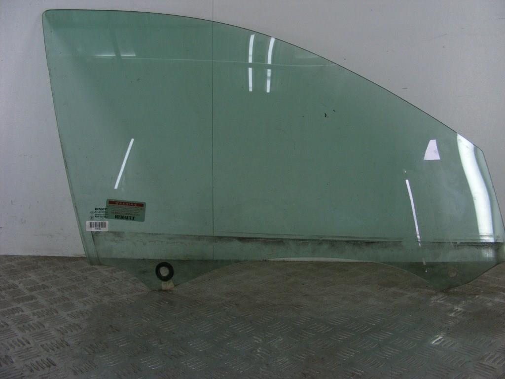 Стекло двери передней правой