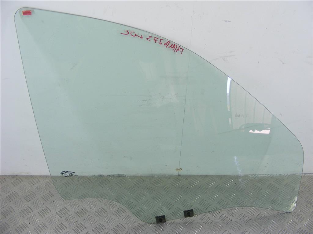 Стекло двери передней правой