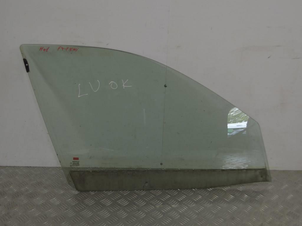 Стекло двери передней правой Renault Megane 1 (1996-2002)