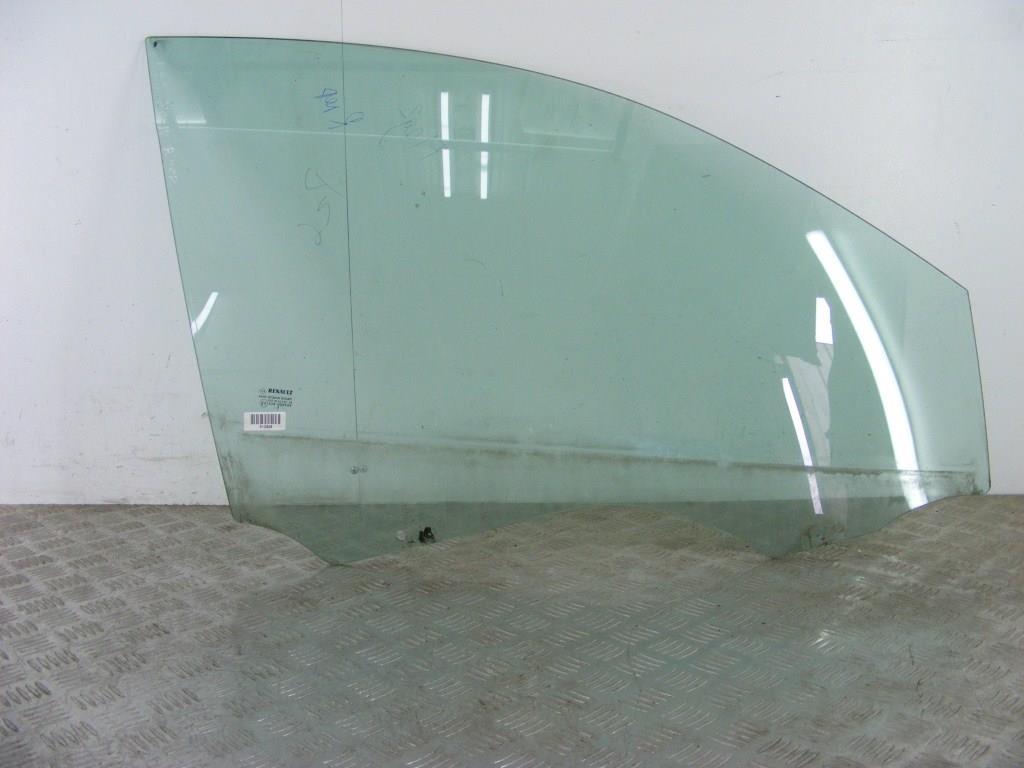 Стекло двери передней правой