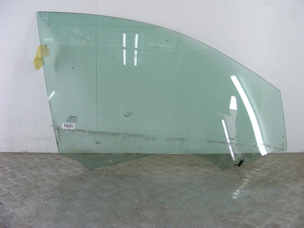 Стекло двери передней правой