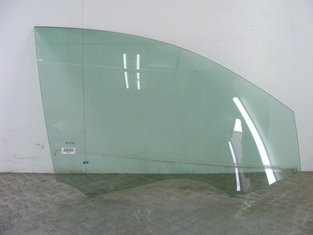 Стекло двери передней правой