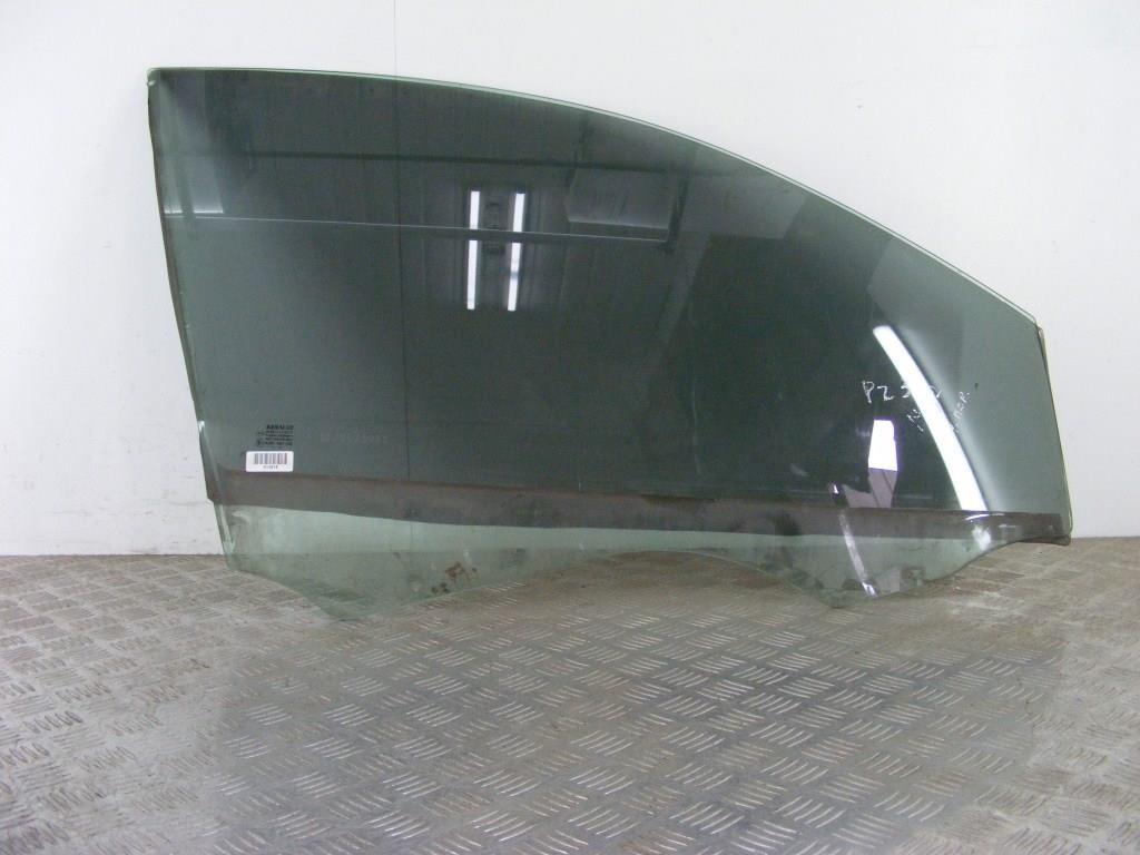 Стекло двери передней правой