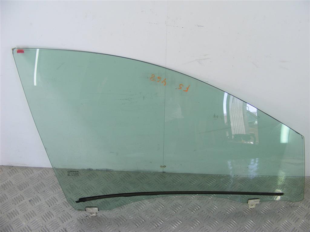 Стекло двери передней правой