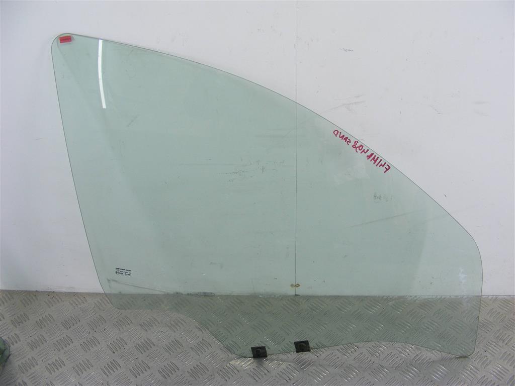 Стекло двери передней правой Renault Sandero 1 (2009-2014)