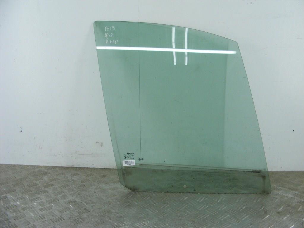 Стекло двери передней правой
