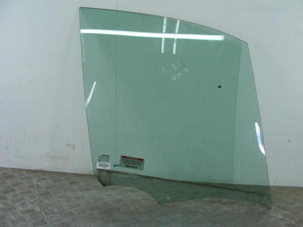 Стекло двери передней правой