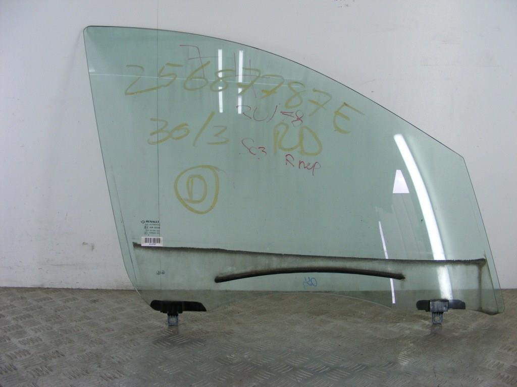 Стекло двери передней правой