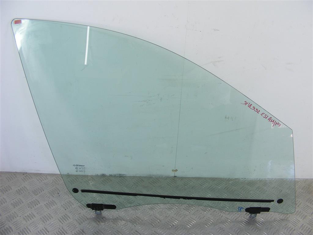 Стекло двери передней правой