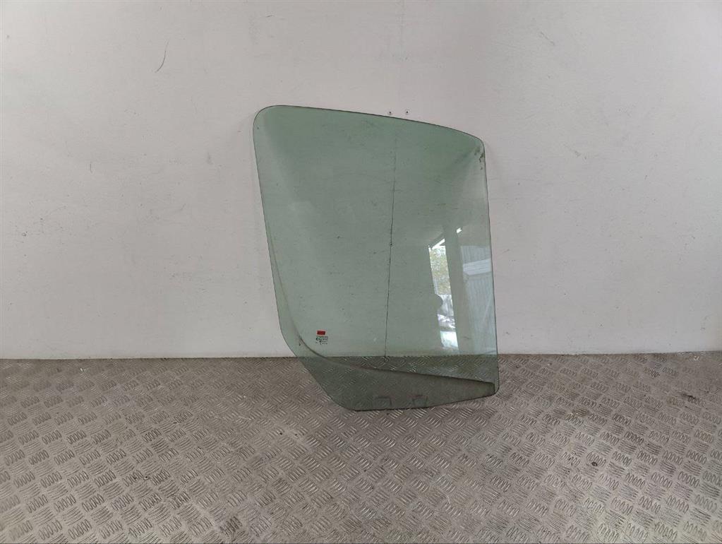 Стекло двери передней правой