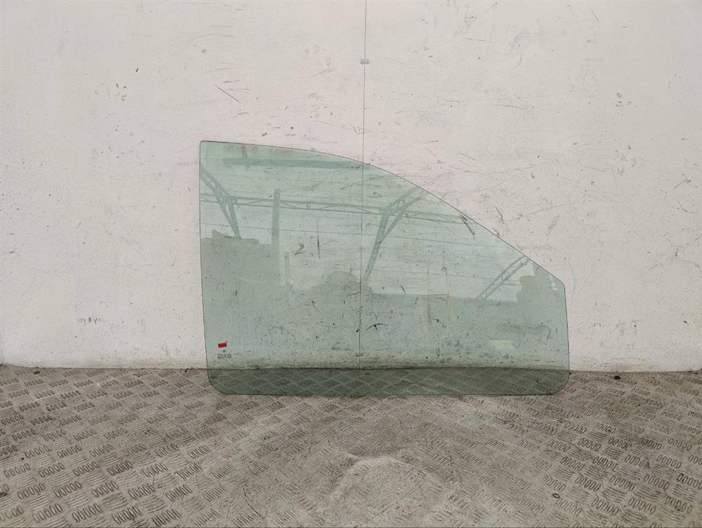 Стекло двери передней правой