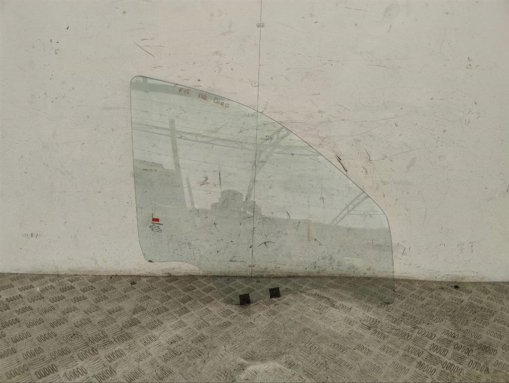 Стекло двери передней правой