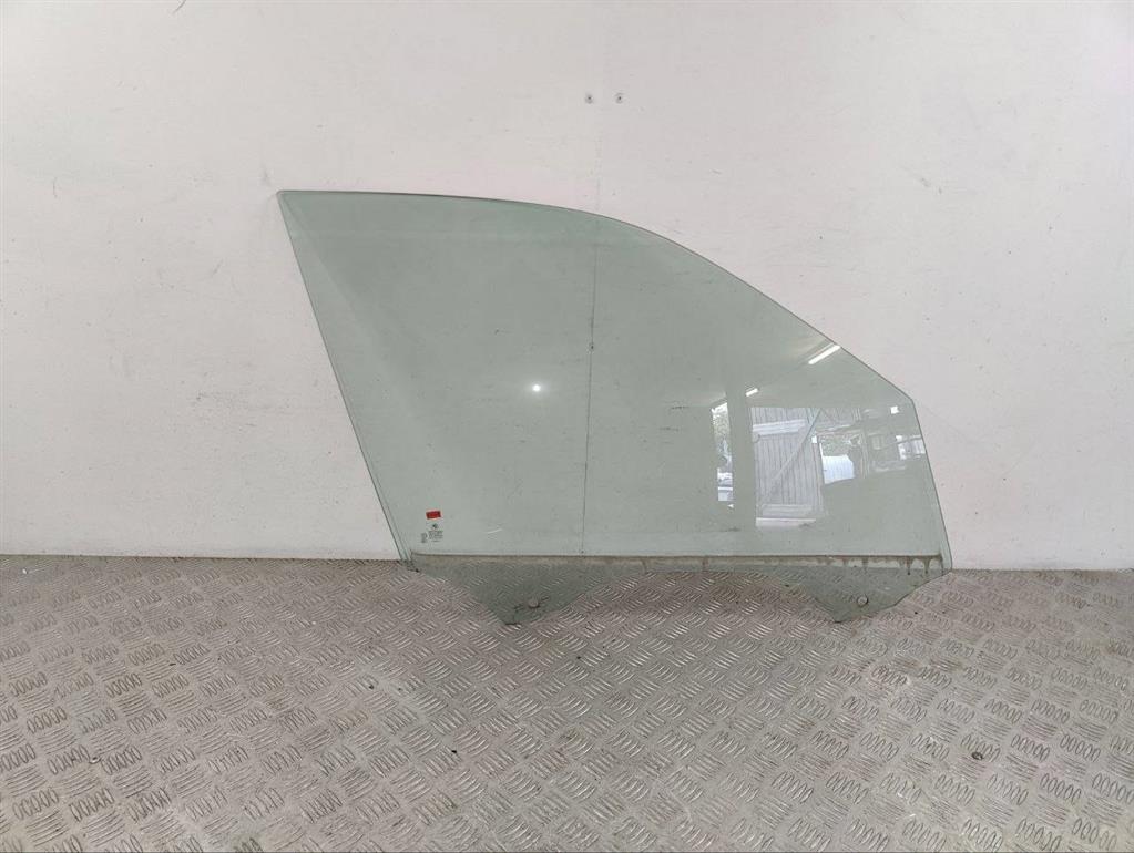 Стекло двери передней правой