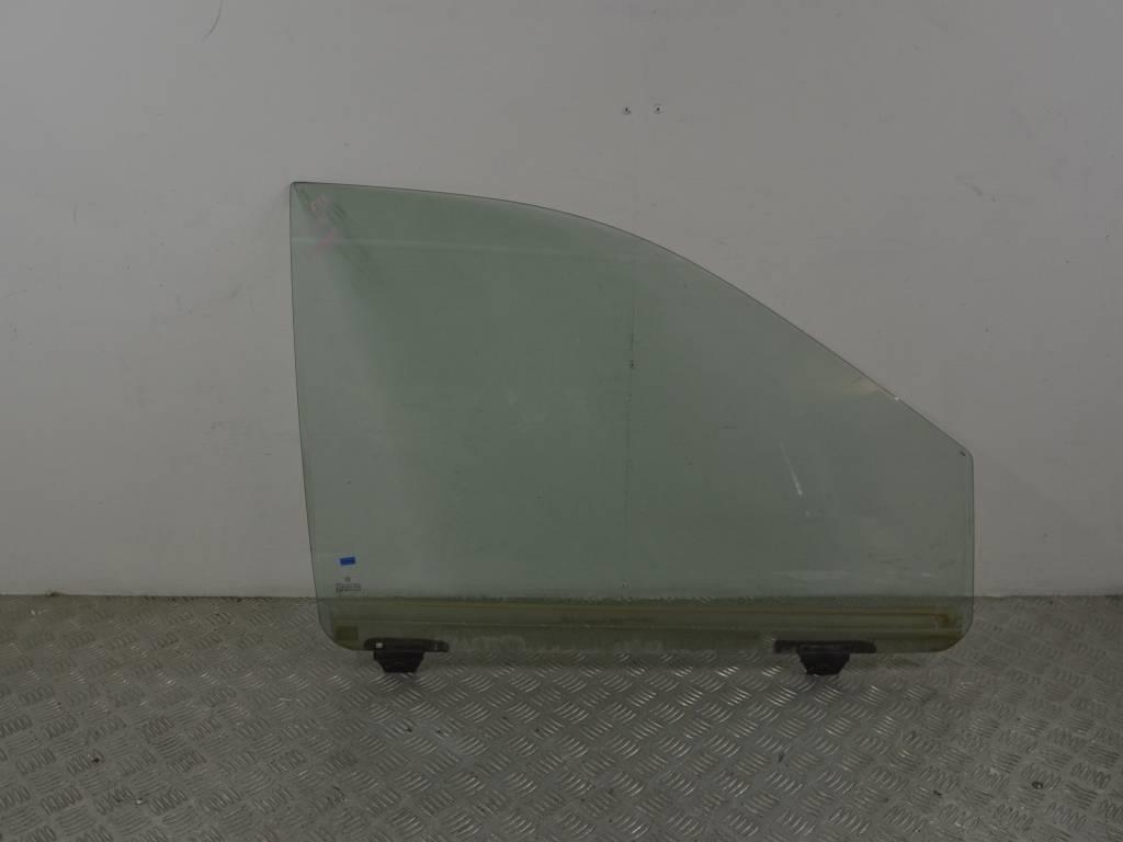 Стекло двери передней правой