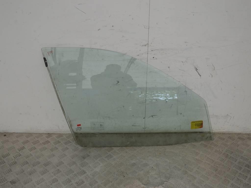 Стекло двери передней правой