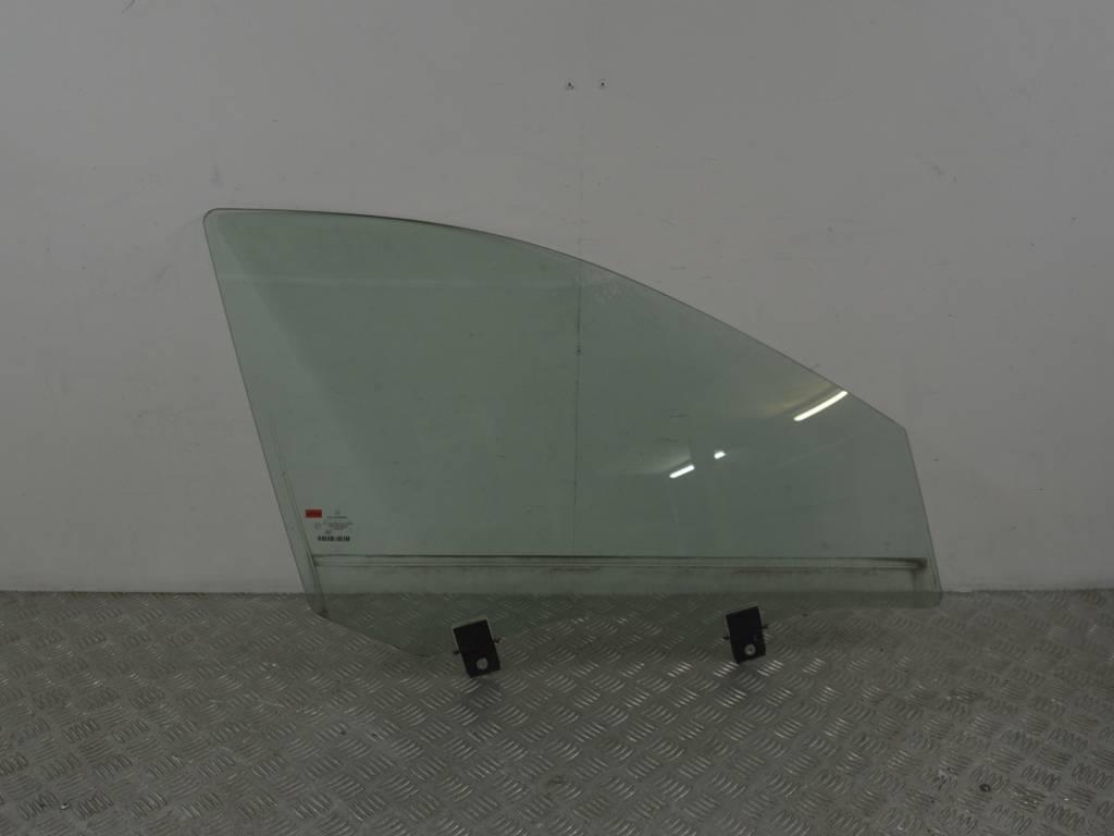 Стекло двери передней правой